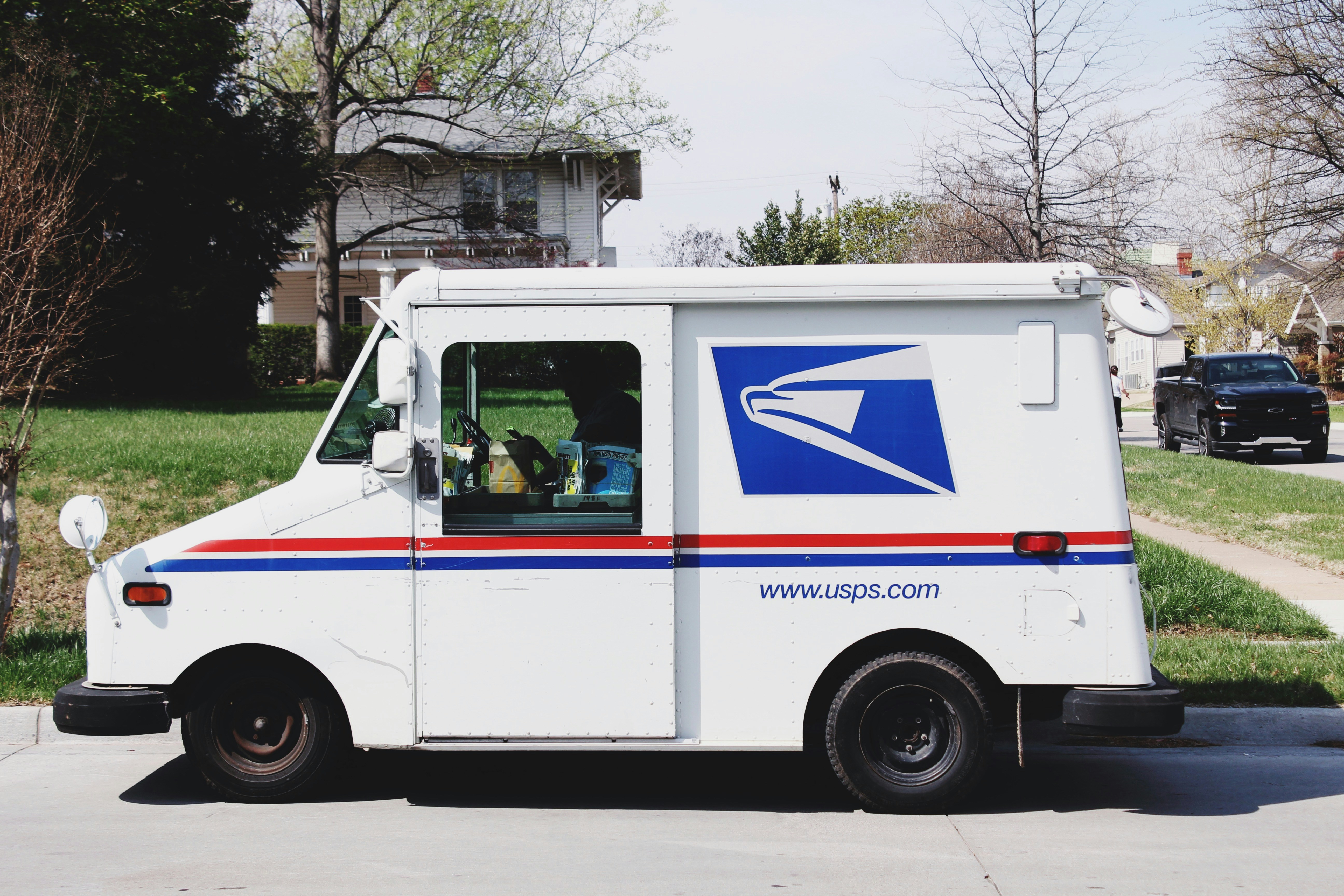 Portland_Main_Post_Office_-_USPS_Trucks_(25072110600)